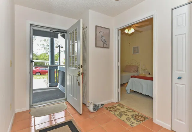 Unit 802 photo 4