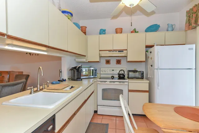 Unit 802 photo 6