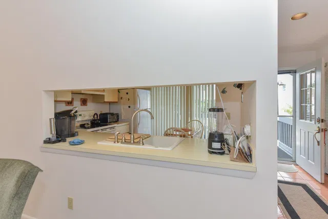 Unit 802 photo 13
