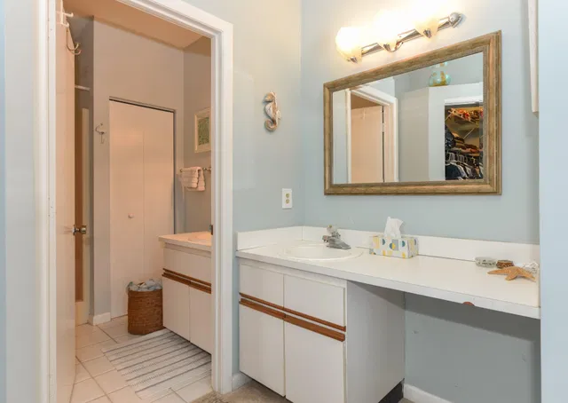 Unit 802 photo 18
