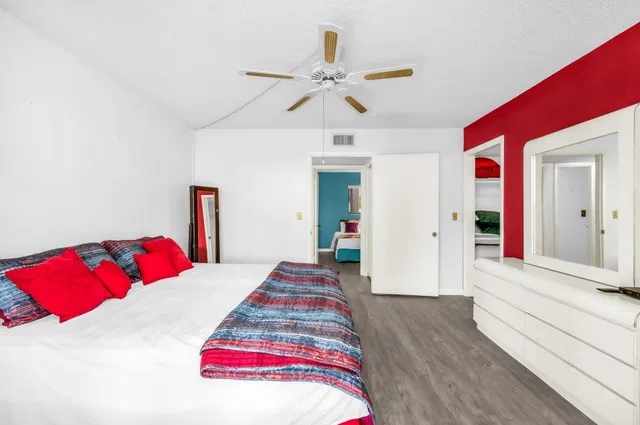 Unit 108 photo 17