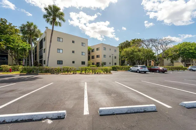 Unit 108 photo 23