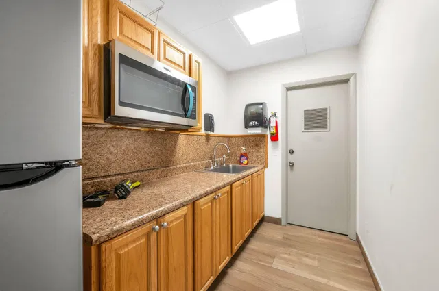 Unit 108 photo 33
