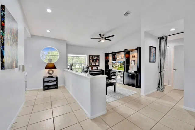 Unit 202 photo 14