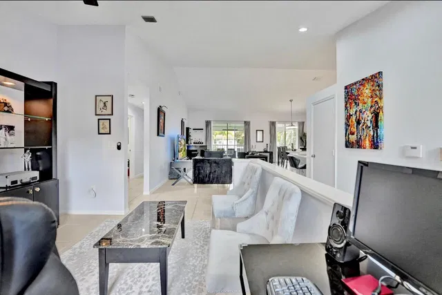 Unit 202 photo 18