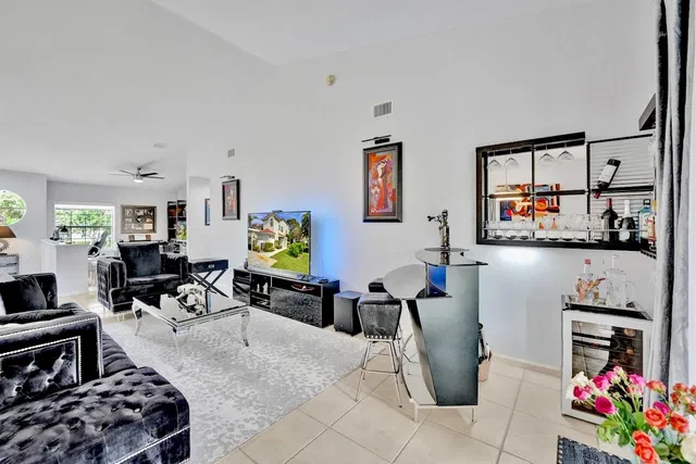 Unit 202 photo 22