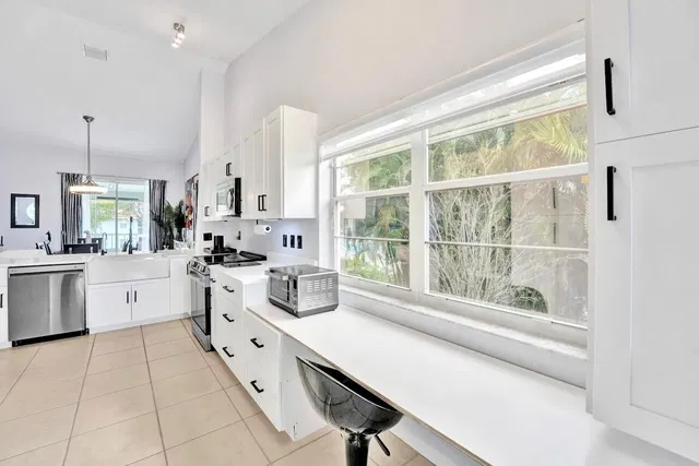 Unit 202 photo 33