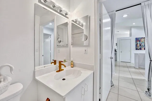 Unit 202 photo 49