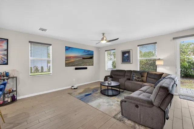 Residence photo 17