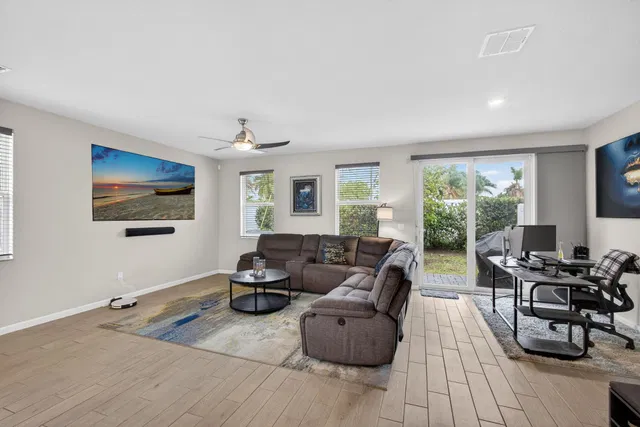 Residence photo 18