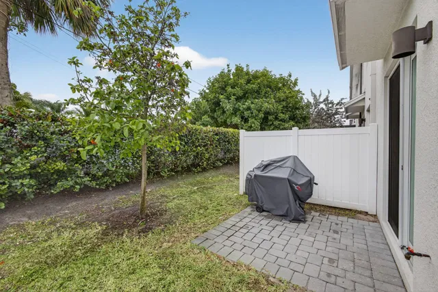 Residence photo 43
