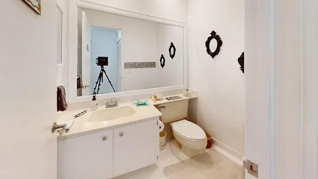 Unit B photo 11