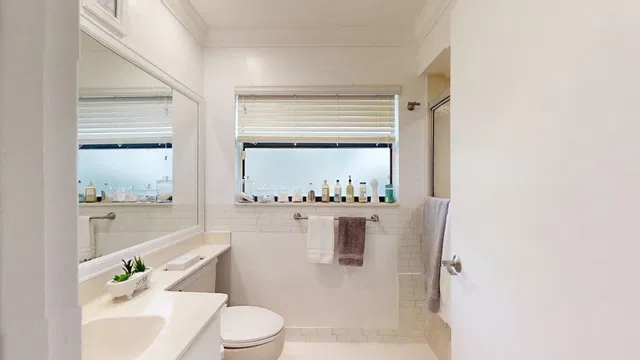 Unit B photo 18