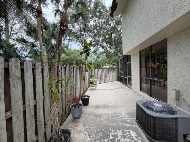 Unit B photo 25