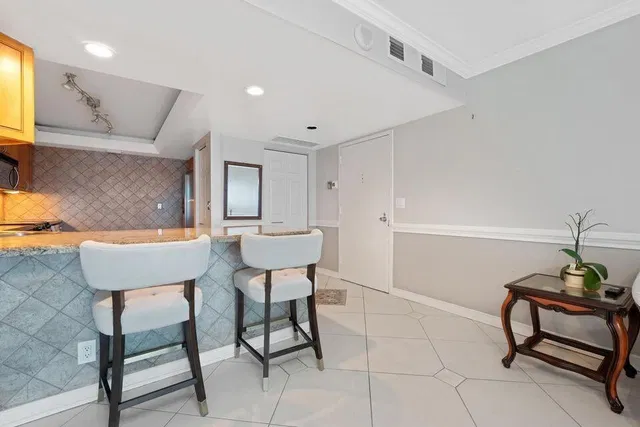 Lands of the President Unit 1206 photo 6