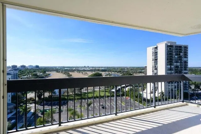 Lands of the President Unit 1206 photo 25