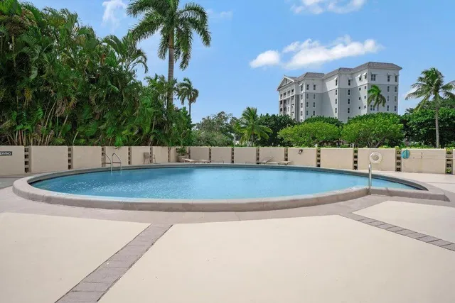 Lands of the President Unit 1206 photo 29