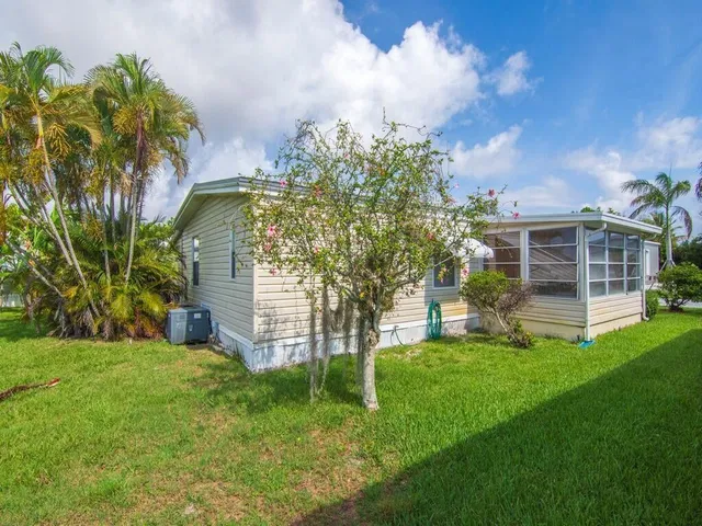 Residence photo 36