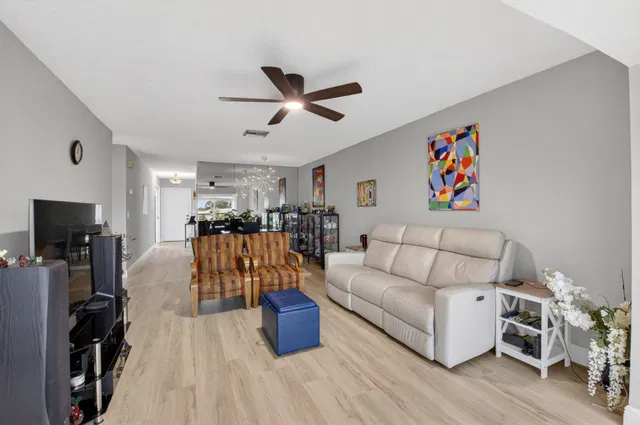  Unit H photo 17