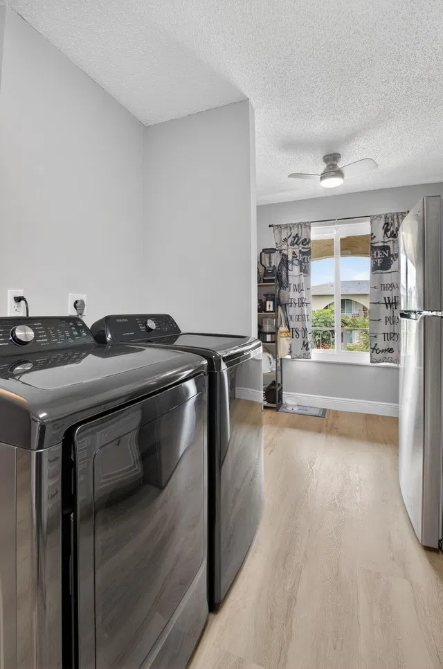  Unit H photo 22