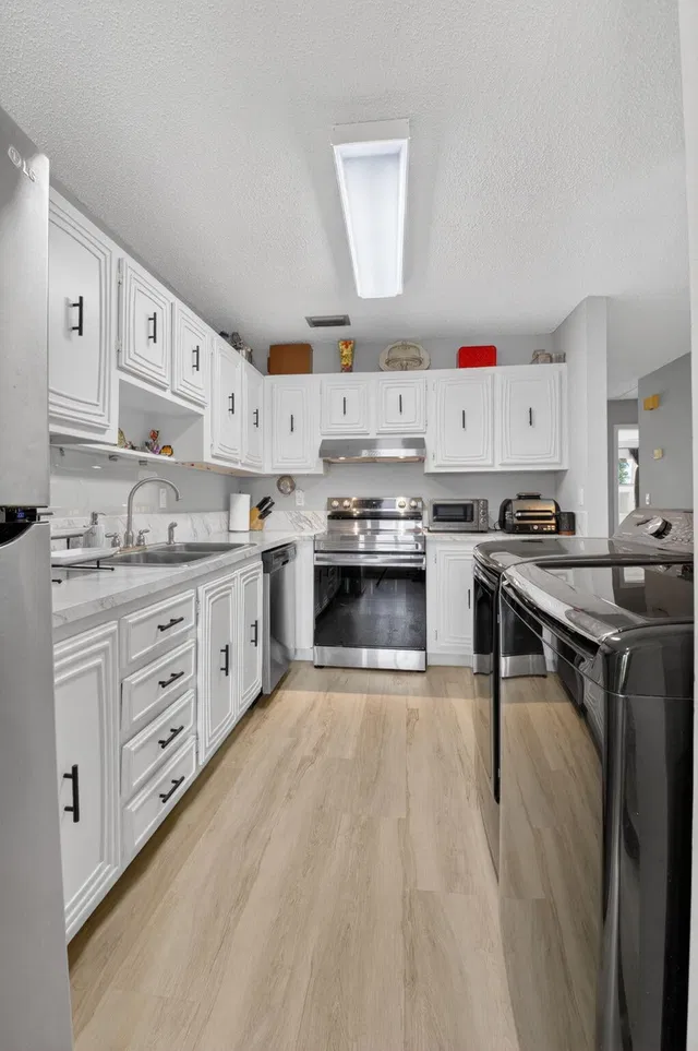  Unit H photo 23