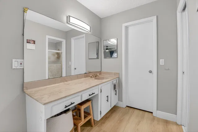  Unit H photo 26