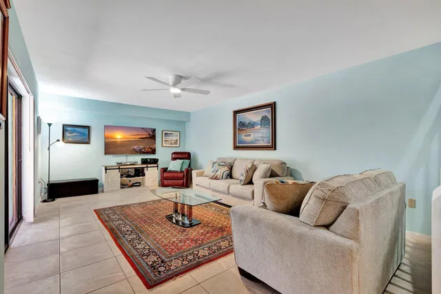  Residence photo 5