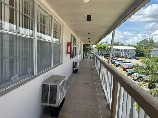 Residence photo 16