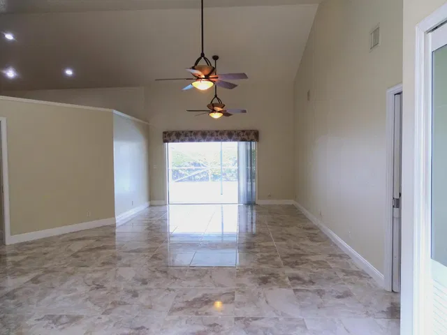 Residence photo 5