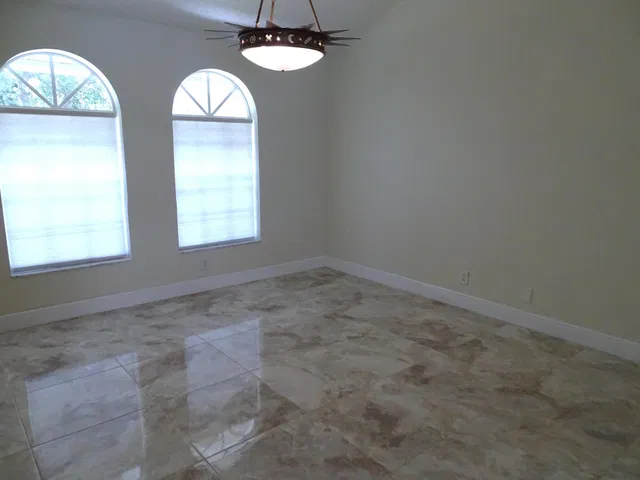 Residence photo 6