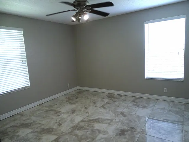 Residence photo 17