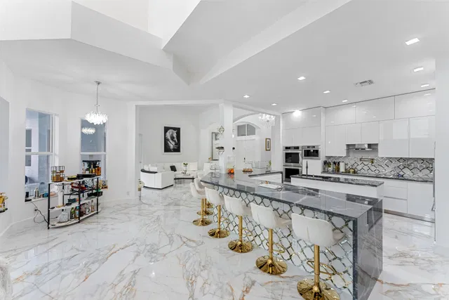 Residence photo 2
