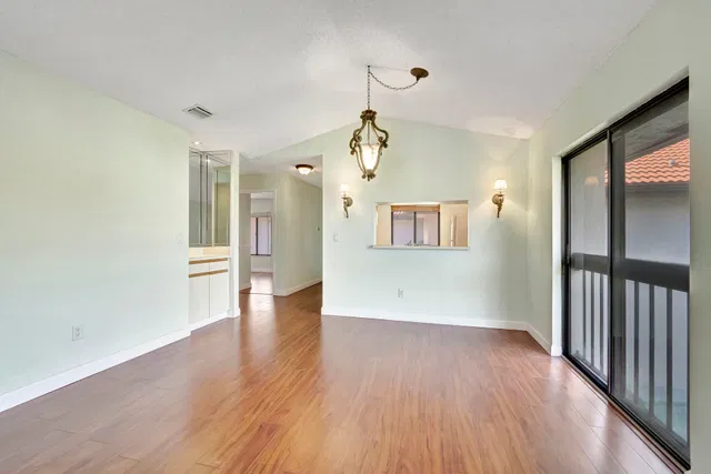  Unit 207 photo 4