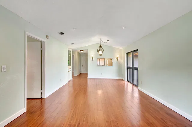  Unit 207 photo 5