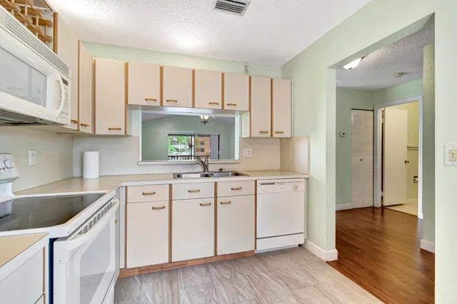  Unit 207 photo 9