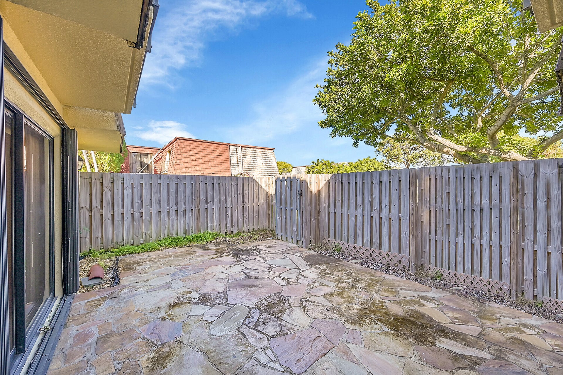  Residence photo 4