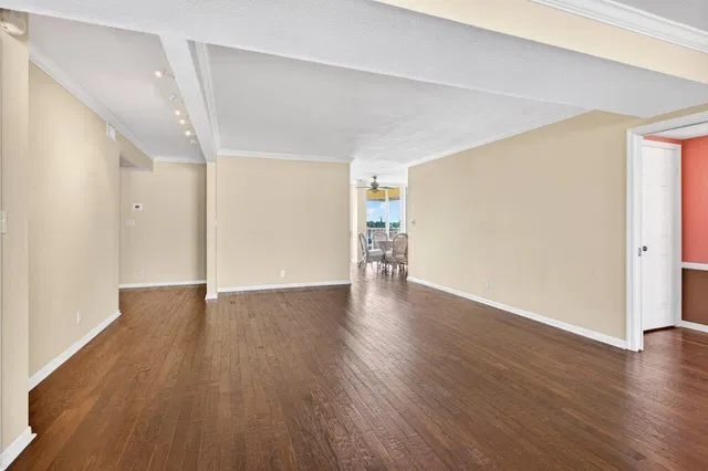  Unit 403 photo 10