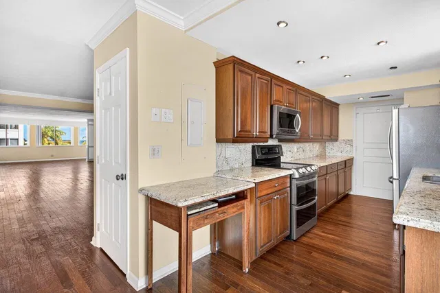  Unit 403 photo 15