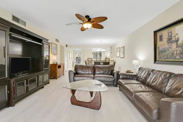 Unit 10-203 photo 18