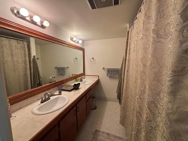 Unit 105 photo 4