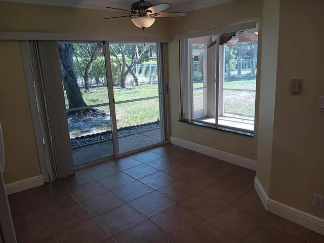 Unit 4983 photo 6