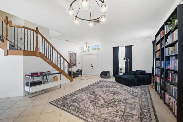  Residence photo 6