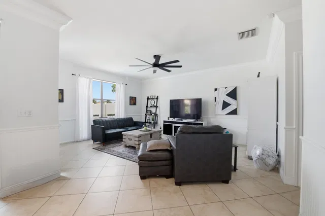  Residence photo 9