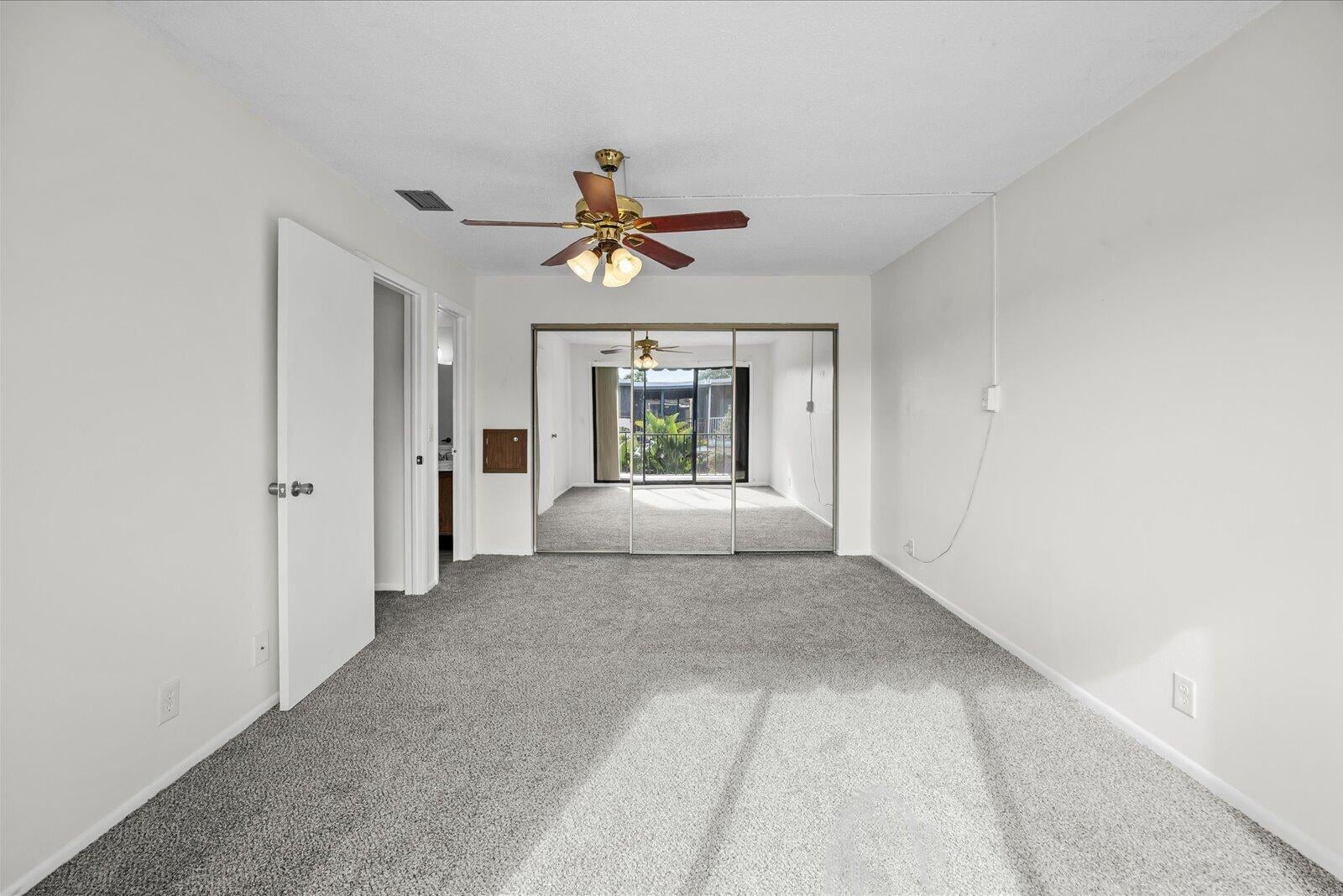 Unit B photo 17
