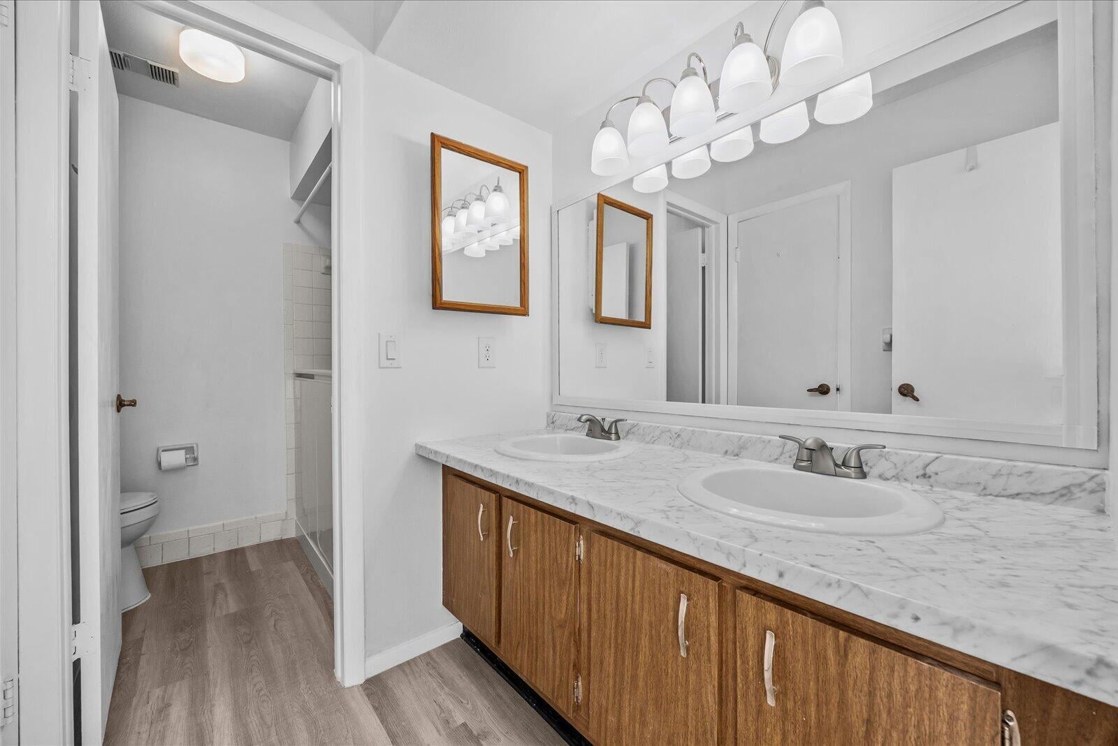 Unit B photo 18