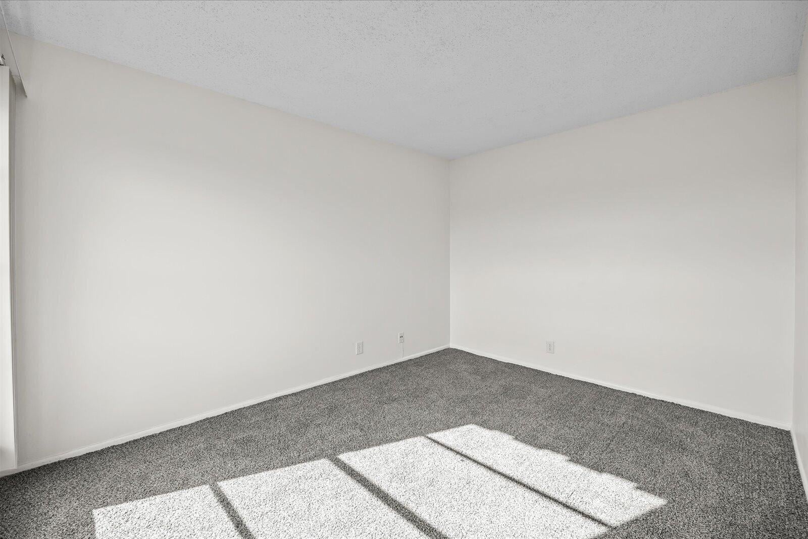 Unit B photo 24