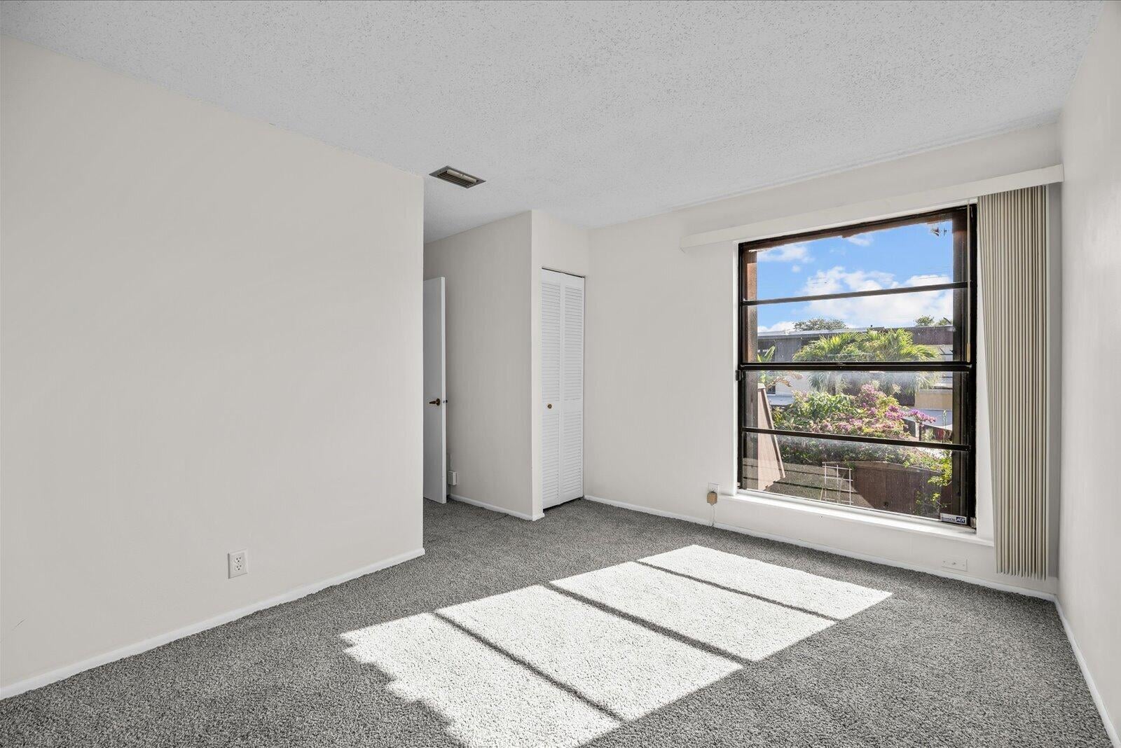 Unit B photo 25