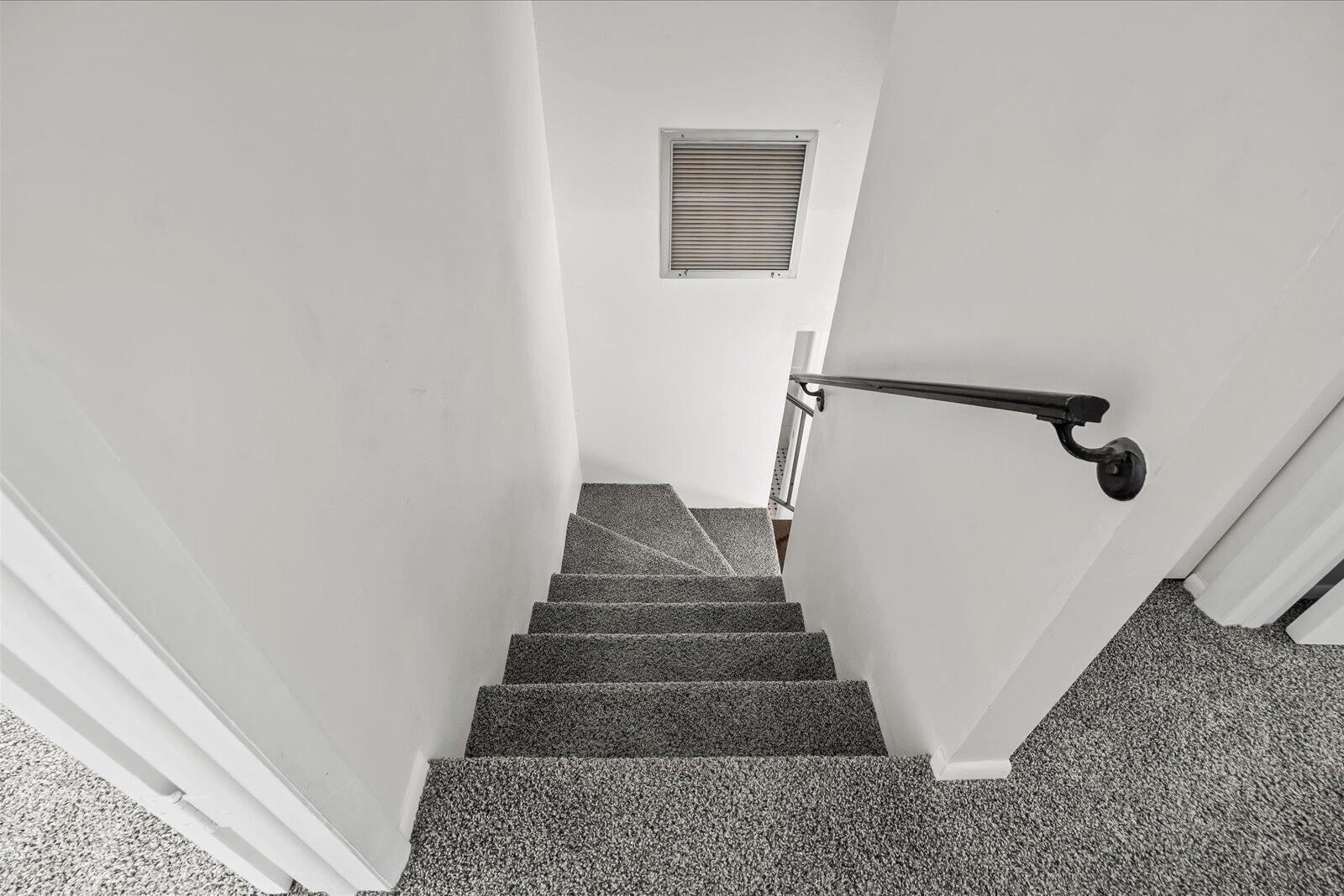 Unit B photo 26