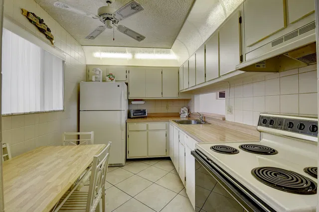 Unit 324 photo 12