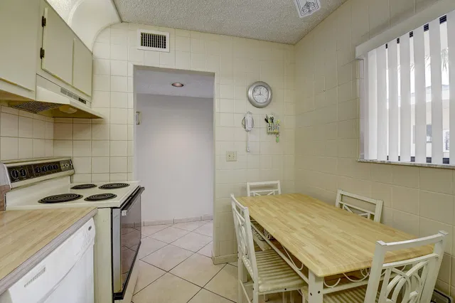 Unit 324 photo 15